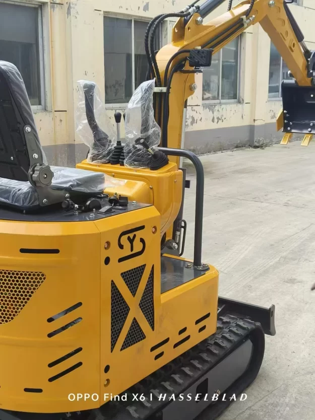 Lato posteriore destro del miniescavatore modello 12