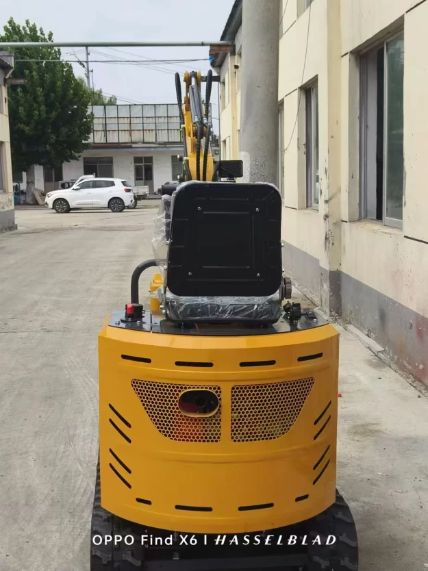 Vista posteriore di un miniescavatore Modello 12.