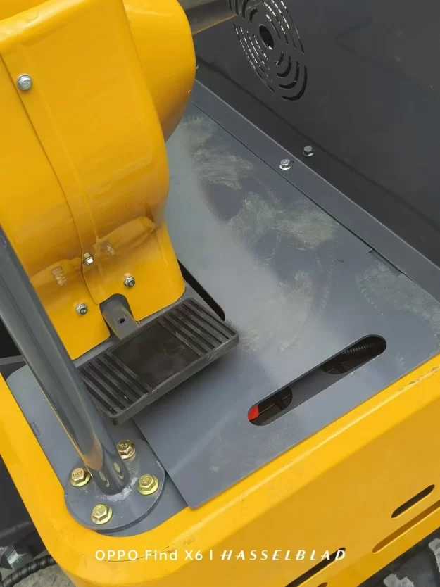 Pedali per miniescavatore modello 12